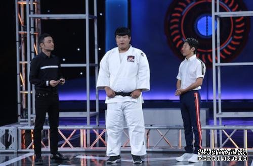 小撒小尼和柔道选手李宏浩 主办方供图
