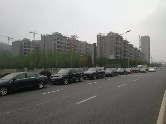 杭州这个周末上演万人抢房:有人晕倒有人打架(图)