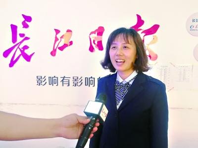 两年前制止公交车上抢方向盘女子 湖北小哥获奖10万元